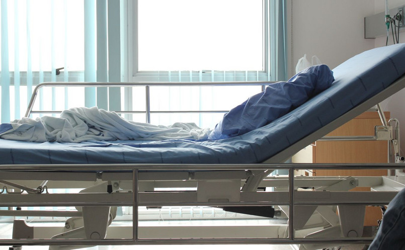 Rzecznik MZ: Myślimy o "odmrożeniu" w najbliższych tygodniach części łóżek dla pacjentów "niecovidowych"