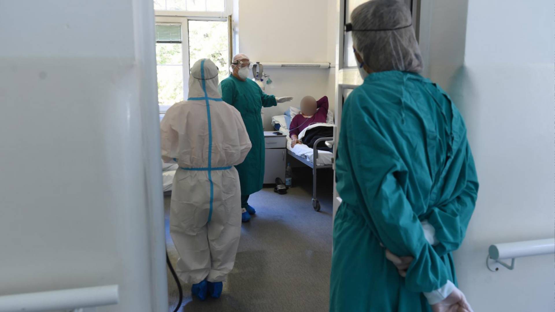 Suprug trudnice iz Bosne koja je  umrla od korone: Držali su je 40 minuta na respirator, lagali su me da hoda i sama ide u WC