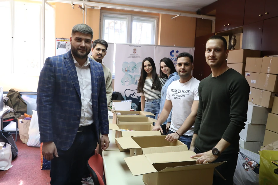 Osim studenata, akciji su se odazvali i profesori i brojni građani