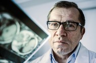 Prof. dr hab. n. med. Mirosław Ząbek, neurochirurg.