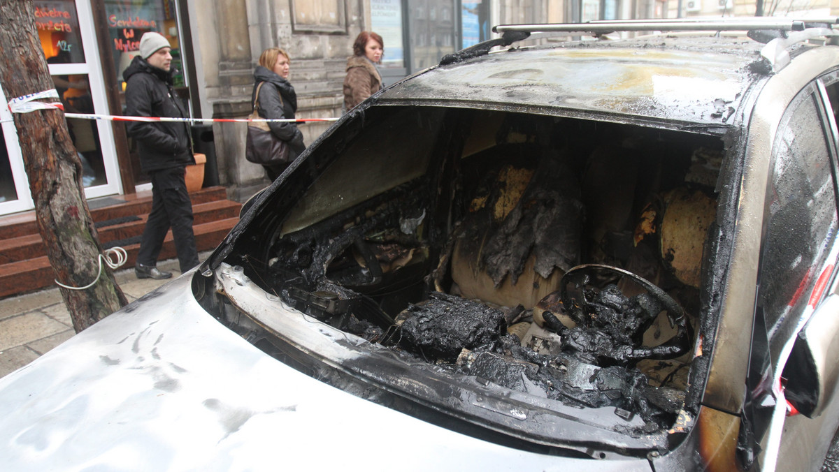 Dziwne pożary samochódów w Warszawie