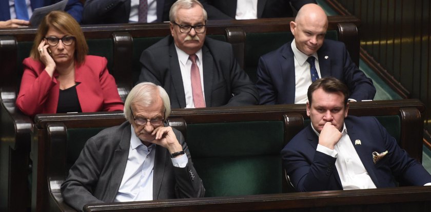 Jarosław Kaczyński do Sejmu nie przychodzi, a pensję dostaje