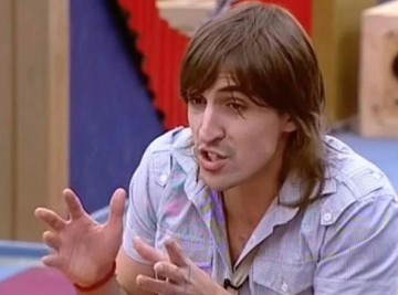Radio je kao taksista i di-džej, učestvovao je u Velikom bratu, a danas Arsa živi daleko od Srbije
