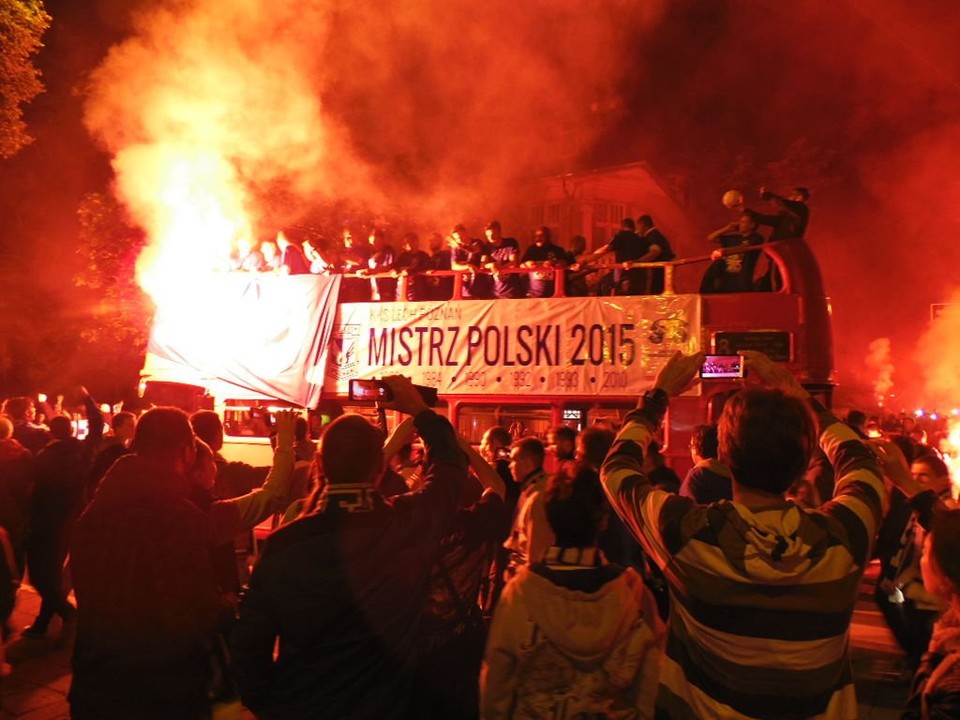 Lech Poznań Mistrzem Polski. Tysiące kibiców fetowało zwycięstwo