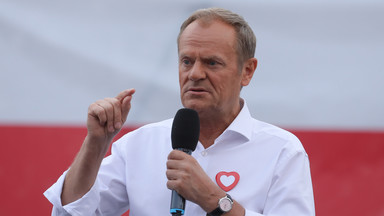 Tusk wbija szpilkę rządzącym. Życzenia szefa PO dla żołnierzy