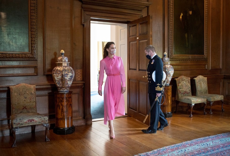 Kate Middleton mesebeli hercegnőnek öltözött egy leukémiás kislány kedvéért