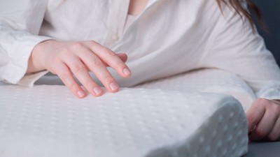 Te poduszki gwarantują idealne podparcie karkowi. Zaśniesz, jak niemowlę, obudzisz się bez bólu