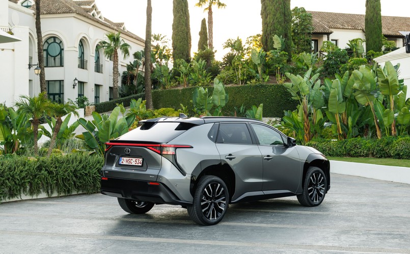 Nowa Toyota bZ4X AWD