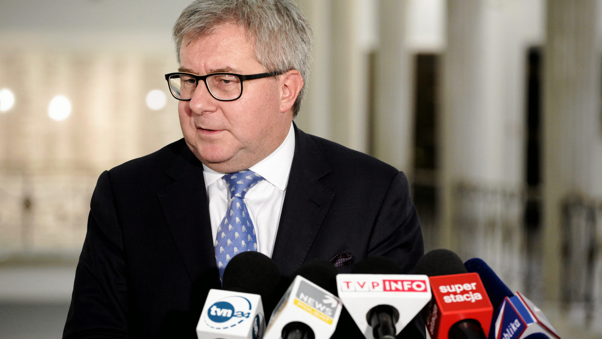 Po wczorajszym tekście Ryszarda Czarneckiego o tym, że PiS poprze Donalda Tuska na kolejną kadencję szefa Rady Europejskiej, a także deklaracjach rzeczniczki PiS Beaty Mazurek, dzisiaj w "Super Expressie" wiceprzewodniczący Parlamentu Europejskiego przedstawia kulisy tego poparcia.