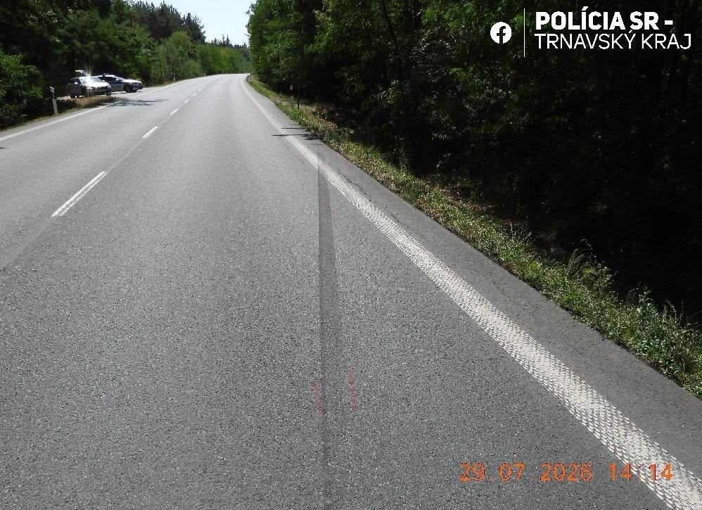 Po nehode pri Gbeloch transportovali vodiča do nemocnice vrtuľníkom. 