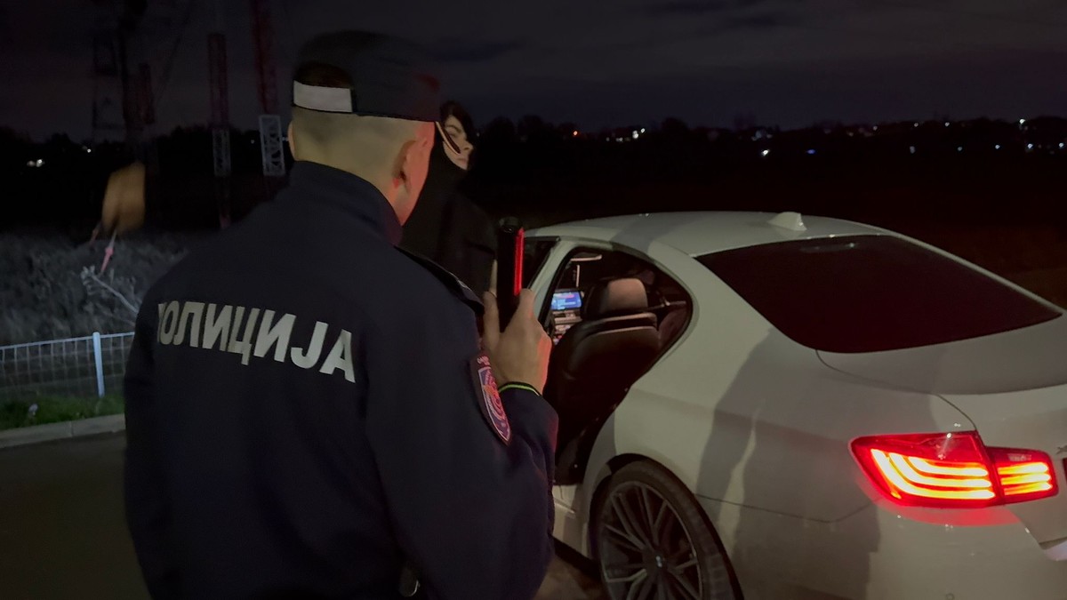 DEVOJČICA (7) JEDNIM POTEZOM SPASILA MAJKU OD MUŽA NASILNIKA! Nije izgovorila ni reč, a policija je ODMAH dojurila na lice mesta