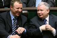 Jacek Kurski i Jarosław Kaczyński w Sejmie. Zdjęcie z 2008 r.