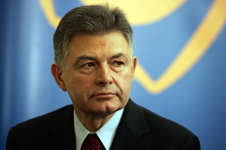 <b>Marian Krzaklewski</b>
<br>
<br>
Były przewodniczący NSZZ 'Solidarność' był także założycielem i liderem AWS pomimo, że premierem nie został, to on tak naprawdę 'kierowanie z tylnego siedzenia' rządem i Jerzym Buzkiem. 
<br>
<br>
Po przegranych wyborach na prezydenta w 2000 roku i do Sejmu w 2001 Krzaklewski wycofał się z polityki. Dziś jest członkiem 'S' i ekspertem związkowym w Europejskim Komitecie Ekonomiczno-Społecznym w Brukseli. Deklaruje, że do polityki nie chce wracać.