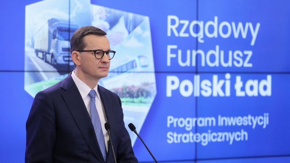 Premier Mateusz Morawiecki podczas konferencji prasowej.