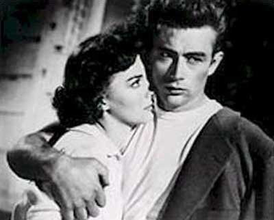 Natalie Wood i James Dean w filmie "Buntownik bez powodu"