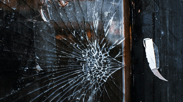 Betörték a szegedi Fidesz-iroda ablakát / Fotó: Pexel /