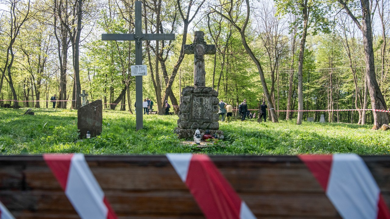 Ruszyły ekshumacje na Wołyniu. "To jest w tym momencie bardzo niewygodne dla Ukrainy"