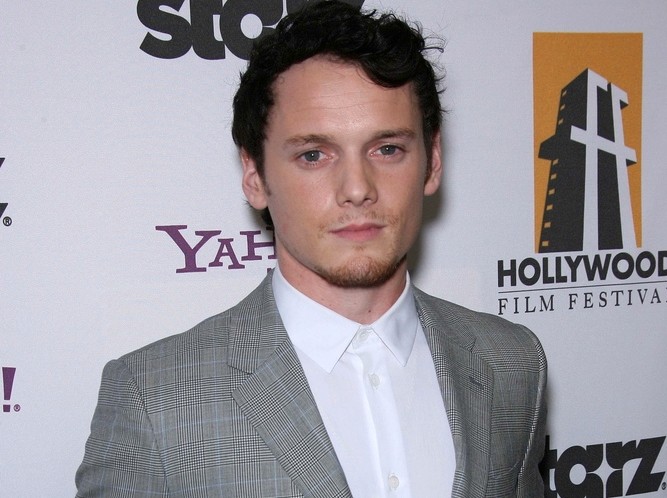 10. Anton Yelchin ratował świat przed 'Postrachem nocy'