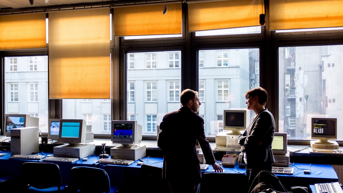 Katowickie Muzeum Historii Komputerów i Informatyki, które dysponuje kilkoma tysiącami eksponatów, ma nową siedzibę. Swą ekspozycję - na razie jest to kilkadziesiąt komputerów sprzed lat - prezentuje w pomieszczeniach Centrum Kultury Katowice im. Krystyny Bochenek (CKK).