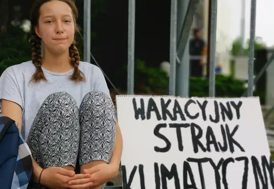 "Boję się o swoją przyszłość" - 13-letnia Inga prowadzi pod Sejmem samotny "Wakacyjny strajk klimatyczny"