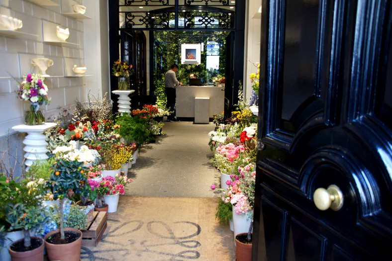 Kwiaciarnia Loewe. Bukiet tu to bagatela 160 euro