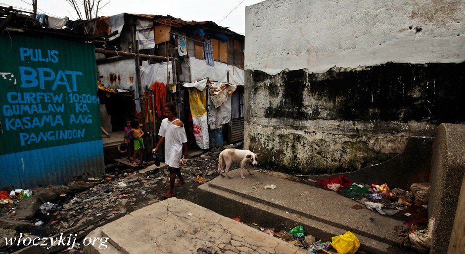 Życie na cmentarzu Navotas w Manili