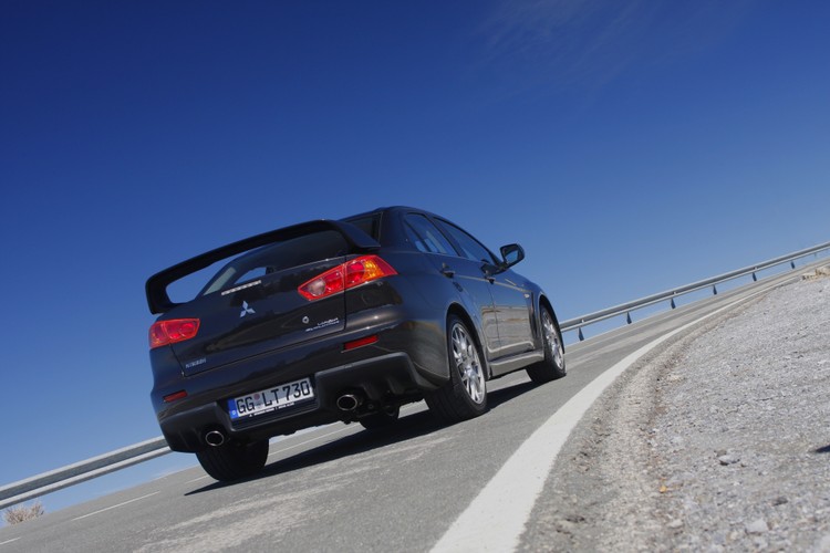 Nowe evo ma dłuższy rozstaw osi, o 3,5 cm szerzej ustawione koła...