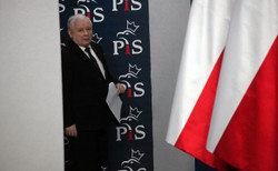 Prawo i Sprawiedliwość traci, ale wciąż ma dużą przwagę. Oto NAJNOWSZY SONDAŻ