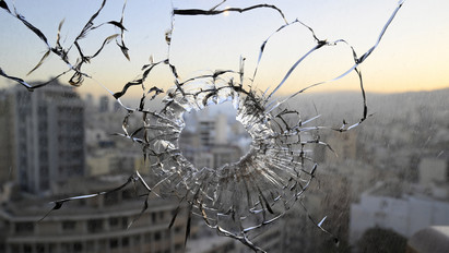 Lövöldözésbe torkollott egy tüntetés Libanonban: legalább heten meghaltak, rengetegen megsérültek – fotók
