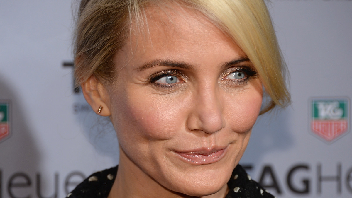 41-letnia Cameron Diaz często mówi to co myśli. I nie zastanawia się nad konsekwencjami. Aktorka powiedziała w telewizyjnej rozmowie z prezenterką, Chelsea Lately, że papierosy wcale nie są takie złe.