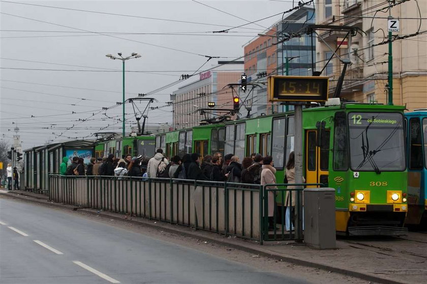 Rura zablokowała tramwaje!