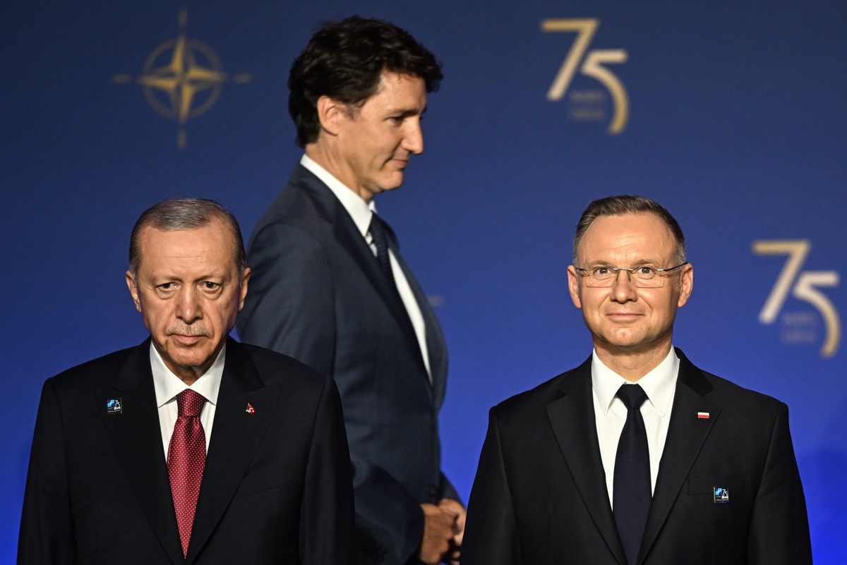 Prezydent Turcji Recep Tayyip Erdogan, prezydent RP Andrzej Duda i premier Kanady Justin Trudeau na gali z okazji 75. rocznicy podpisania Traktatu Północnoatlantyckiego,w Waszyngtonie. Prezydent RP bierze udział w spotkaniu głów państw i szefów rządów państw NATO