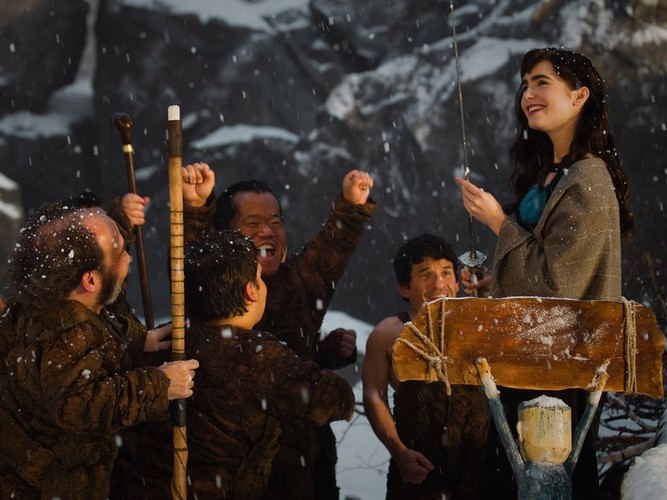 Lily Collins ubiegała się o główną rolę w innej wariacki na temat baśni braci Grimm – filmie 'Królewna Śnieżka i łowca', jednak przegrała z Kristen Stewart / foto Jan Thijs. © 2011 Relativity Media, LLC. All Rights Reserved