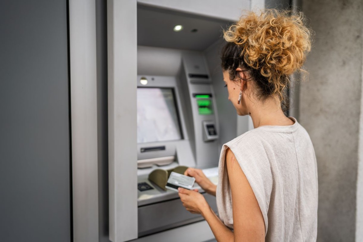 Gotówka z coraz większymi limitami, nawet ta z bankomatów. Kiedy całkowity zakaz obrotu gotówką