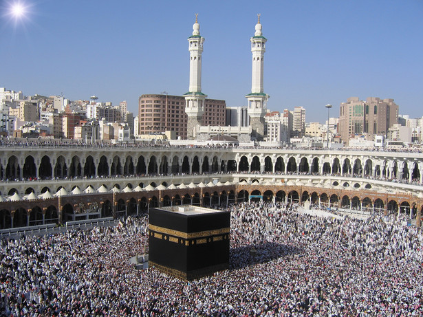 Tłumy pielgrzymów wokół Al-Kaaba, Mekka, Arabia Saudyjska, fot. ayazad