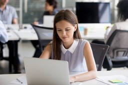 Pora na wyborczą ofertę dla kobiet. Co PiS proponuje na odzyskanie poparcia