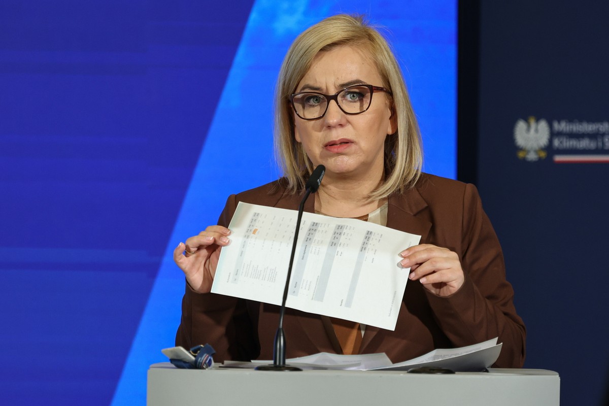 Minister klimatu i środowiska Paulina Hennig-Kloska podczas konferencji prasowej dot. nowej odsłony programu Czyste Powietrze