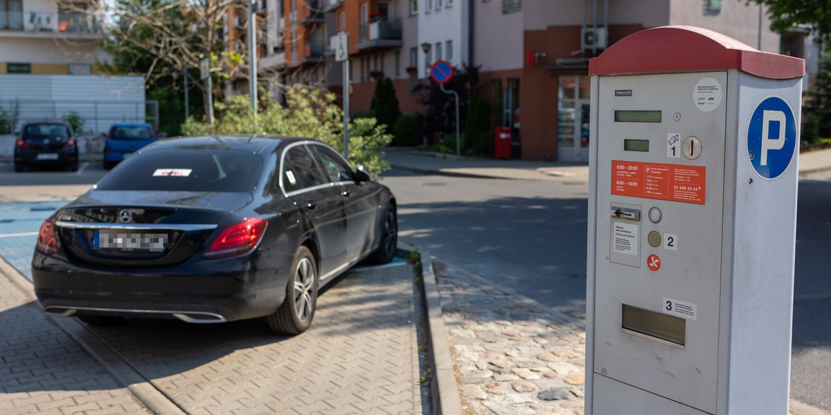 Śródka i Ostrów Tumski mają zostać objęte strefą płatnego parkowania po zakończeniu poszerzania strefy o Wildę i Łazarz. Parkomaty staną również na Zagórzu, a w przyszłym roku na Piotrowie.