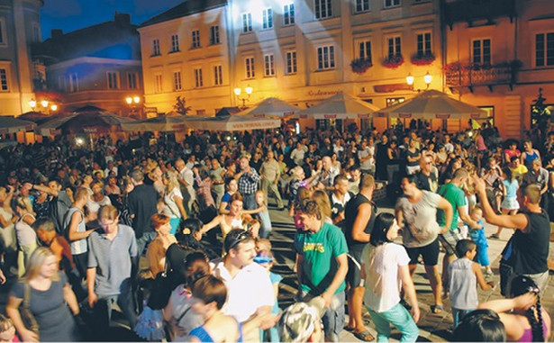 Klimat piotrkowskiej Starówki sprzyja zarówno spacerom, jak i licznym koncertom