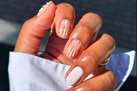 Ovo nije običan MANIKIR, ovo je NAKIT: BISERE ove godine ne nosimo samo oko vrata, već i na NOKTIMA