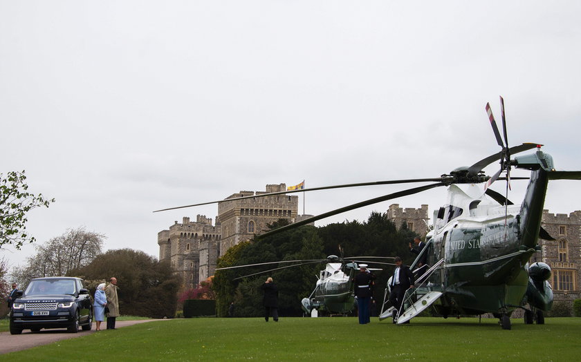 Elżbieta II powitała Obamę na polu golfowym