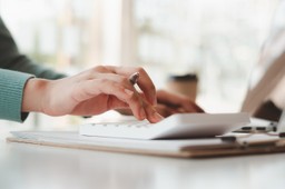 Pracodawca, który nie opłaci składek ZUS w terminie z wyższą karą. Jakie są planowane zmiany?