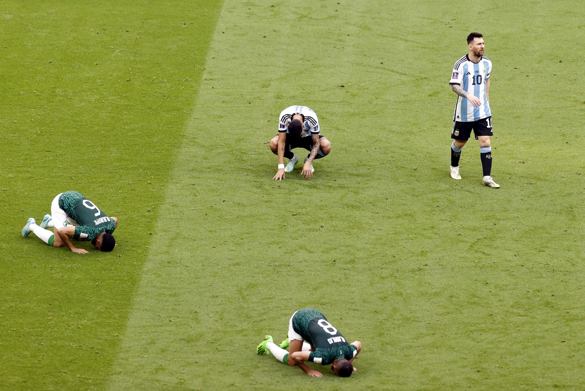 Lionel Messi (z prawej)
