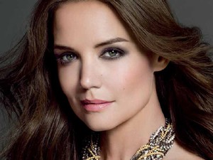 Bobbi Brown is Katie Holmesban bízik