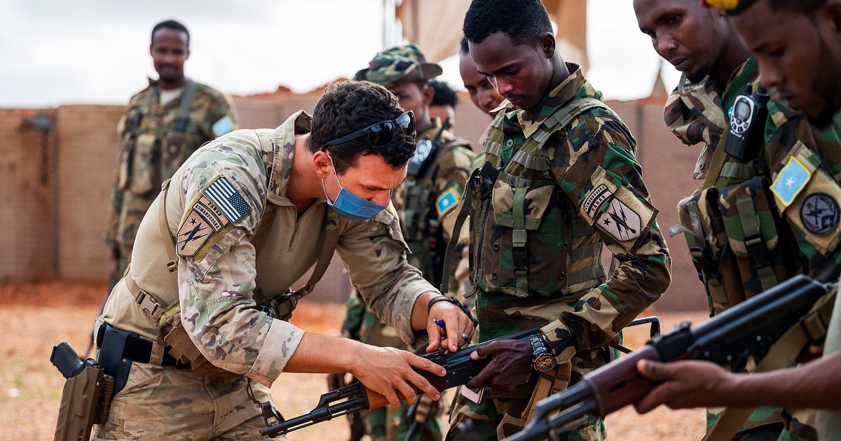 U.S. and Somali forces launch air strike on militant stronghold in southern Somalia