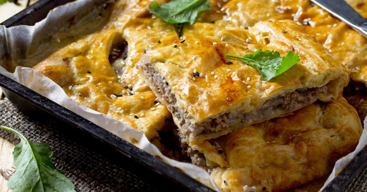 Pyszny obiad na poniedziałek. Podajemy przepis, Ty gotujesz. Elegancka zapiekanka z mięsa z rosołu