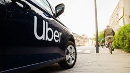 gwałt w trakcie przejazdu uberem. firma musi zapłacić milionowe odszkodowanie