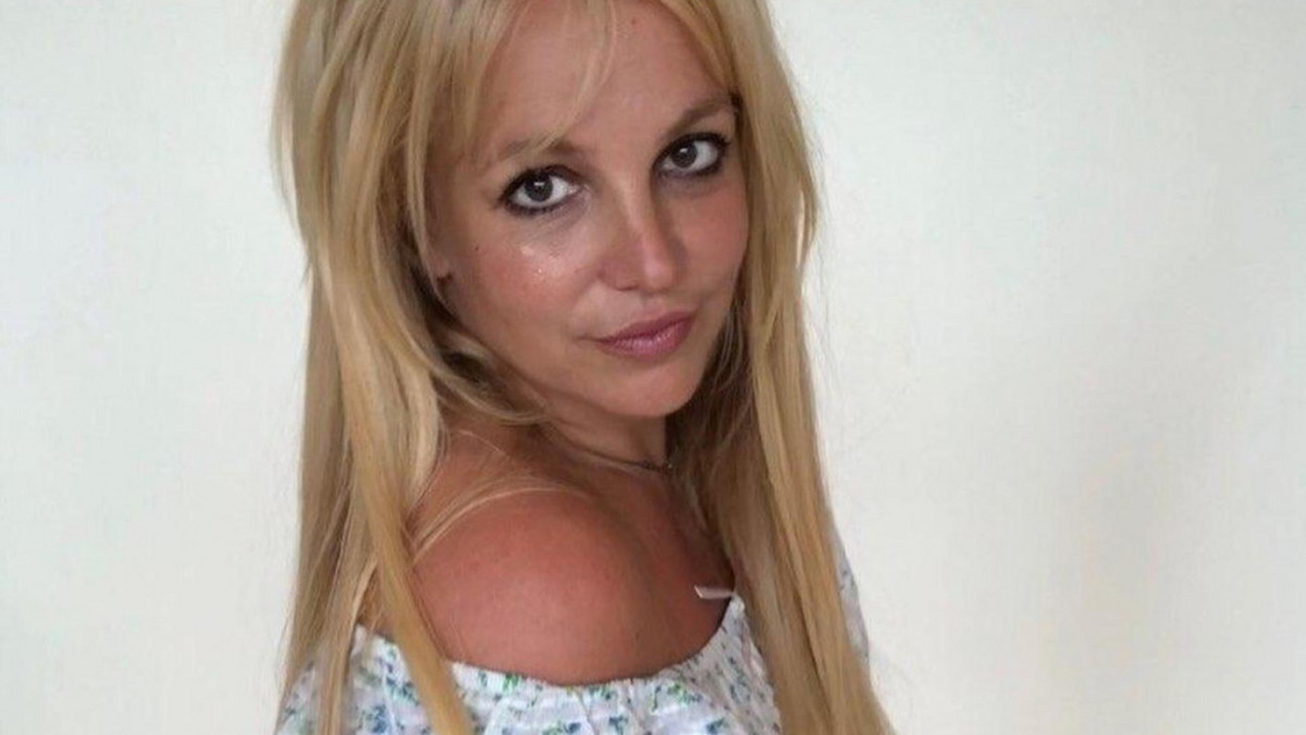 Według najnowszych doniesień Britney Spears poprosiła sąd, by zezwolił na zakończenie rygorystycznej kurateli nad jej życiem. Przypominamy, że jej ojciec kontroluje jej sprawy zawodowe i osobiste od ponad 12 lat. 