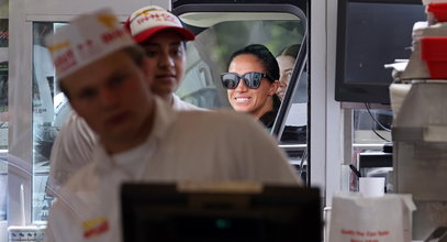 Radosna Meghan Markle zamawia cheeseburgera w swoim ulubionym fast foodzie. Jednak to nie Harry jej towarzyszył