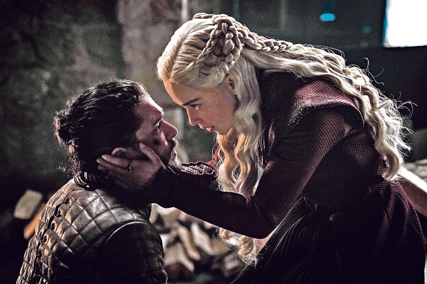 U jednom trenutku, pre haosa, Deneris je pitala Džona Snoua: "Strah ili ljubav?", a njeno iznevereno srce je izabralo strah, te je upravo to bio okidač za ludilo